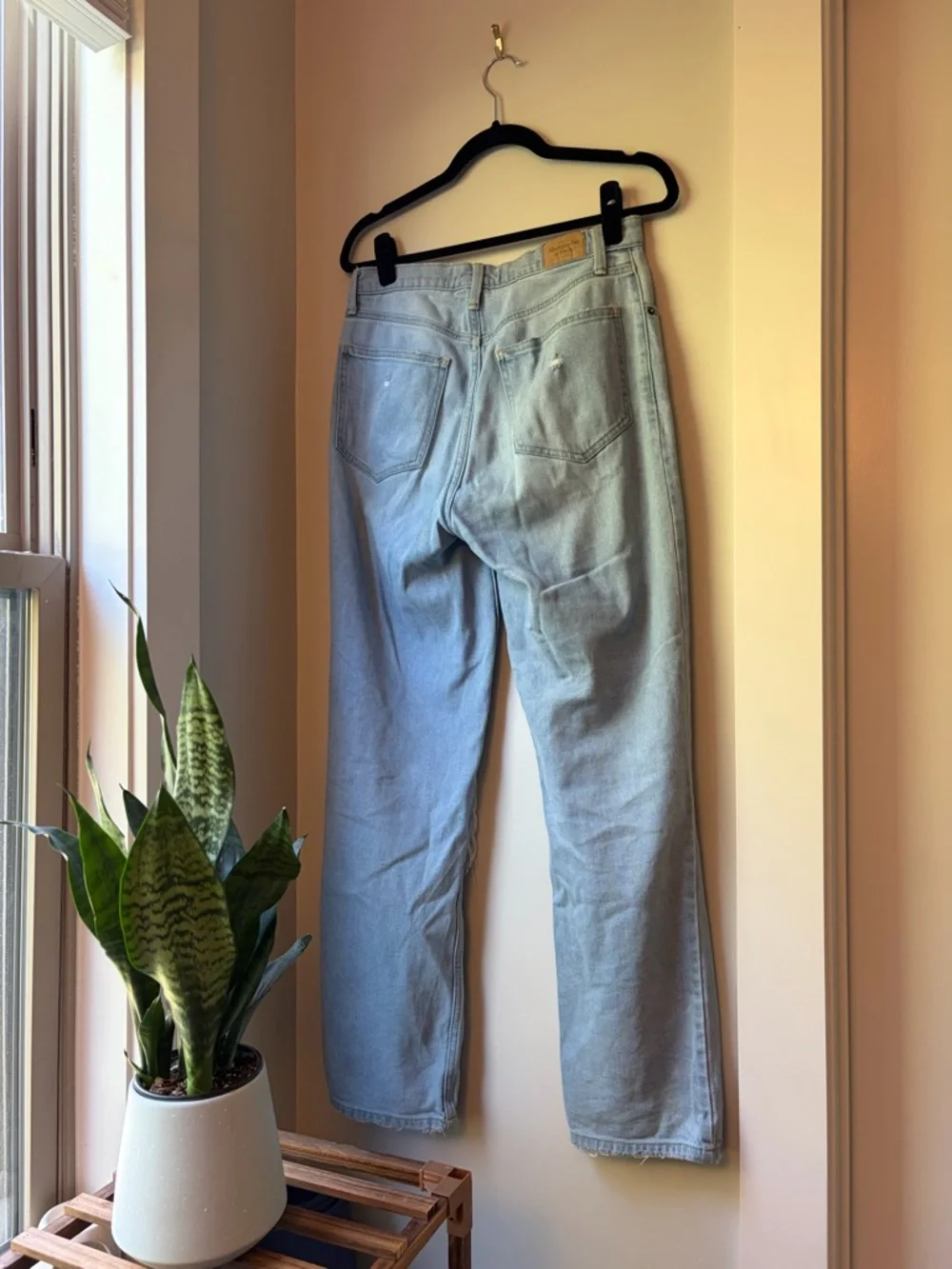 A&F The 90’s Straight Ultra High Rise Curve Love Jeans Lt Ripped Med Wash - Picture 7 of 8